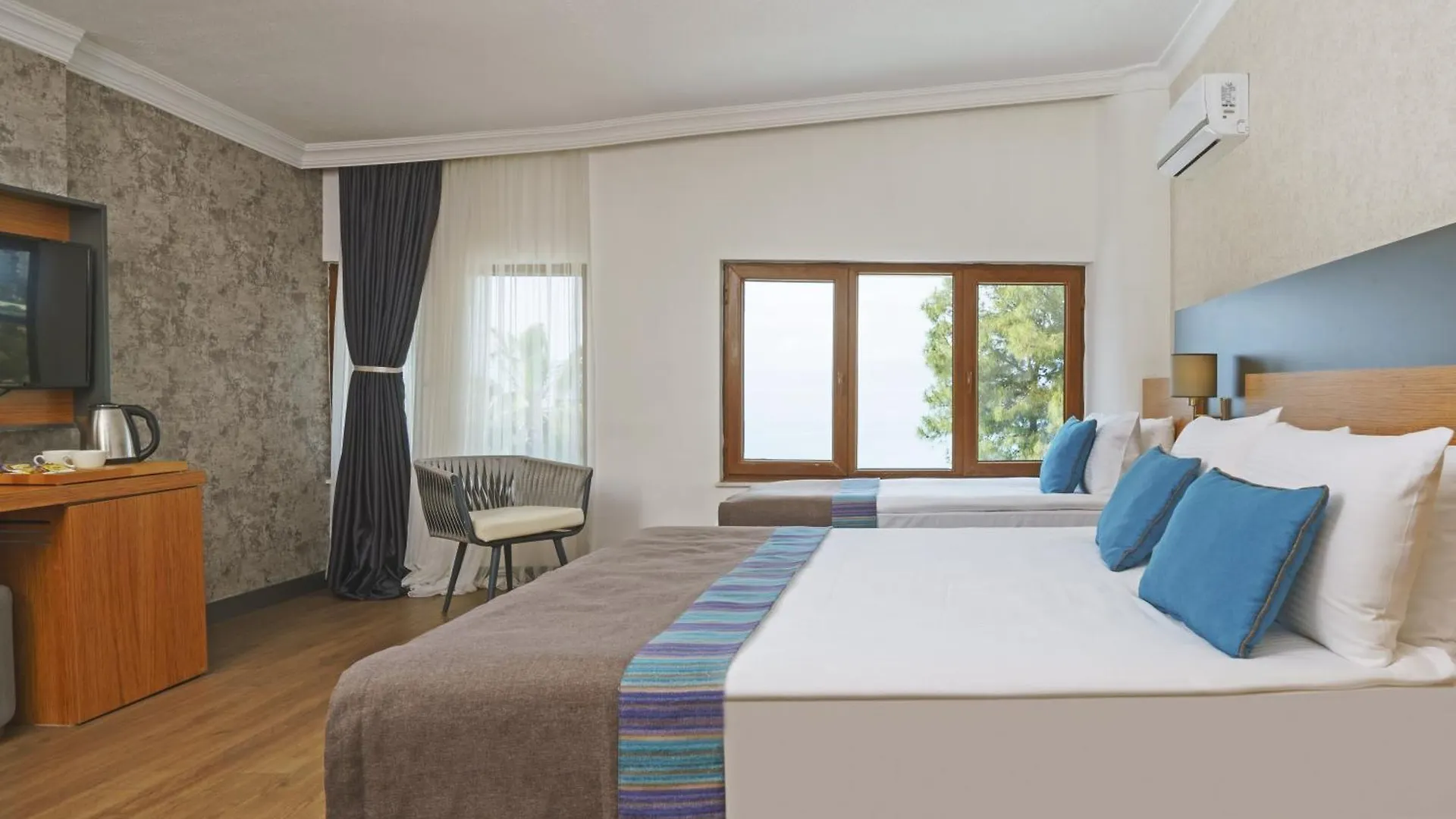 Qinn Hotel Antalya 0*,